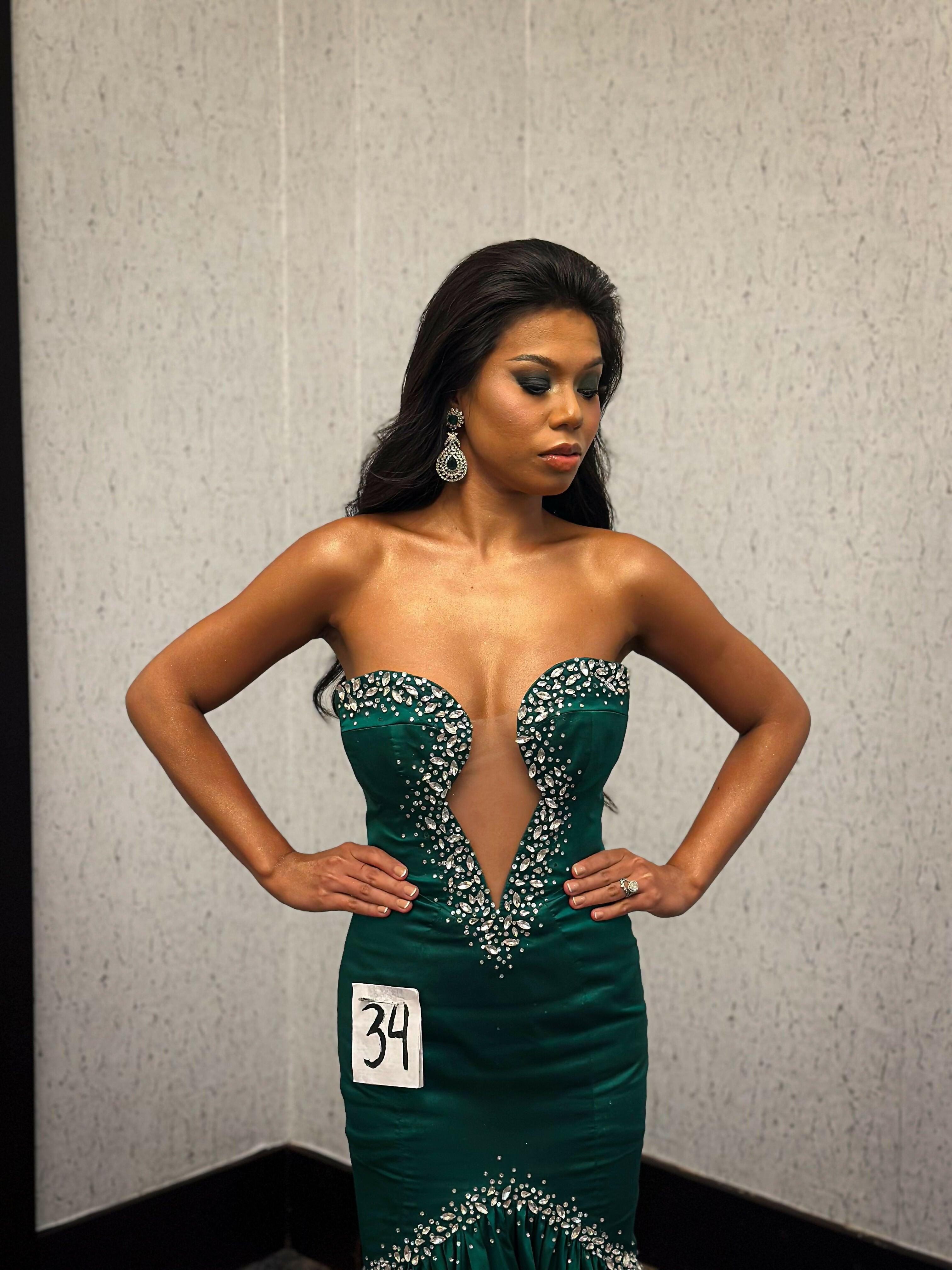 Green Evening Dress - Endless - UAE Rental and Resale for Women's Fashion