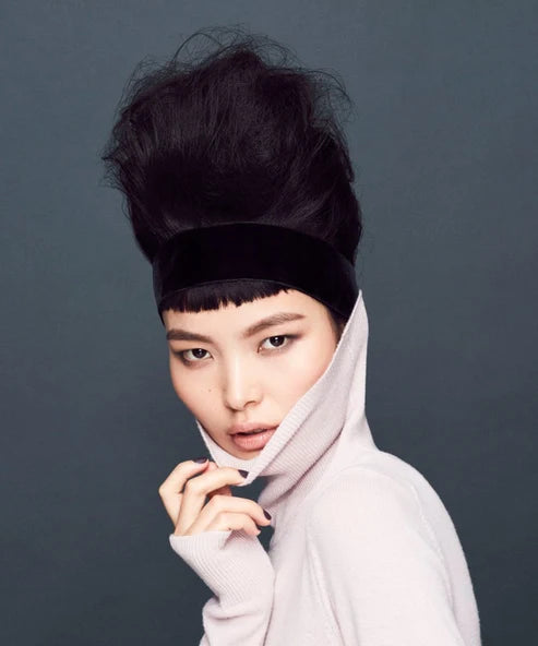 Hair Texturising Spray by Sam McKnight in navy blue aerosol bottle with gold accents — Powder Blush | Endless UAE