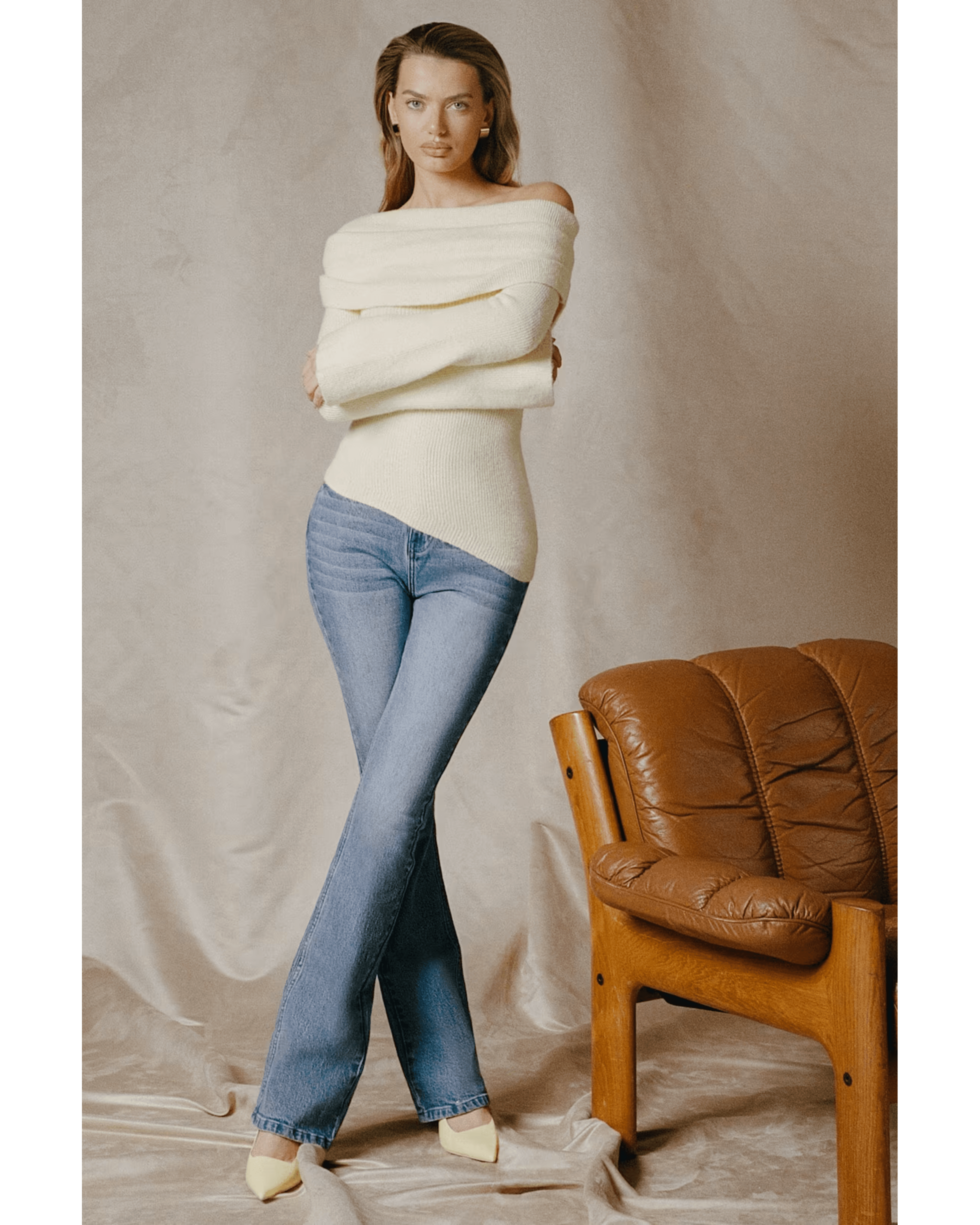 High-Rise Flared Jeans in Vintage Wash - Endless - UAE Rental and Resale for Women's Fashion