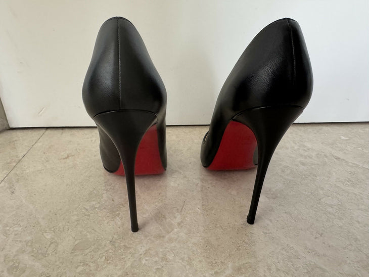 Black pointed-toe pumps with beige leather insole and white tissue paper insert — Endless | Endless UAE
