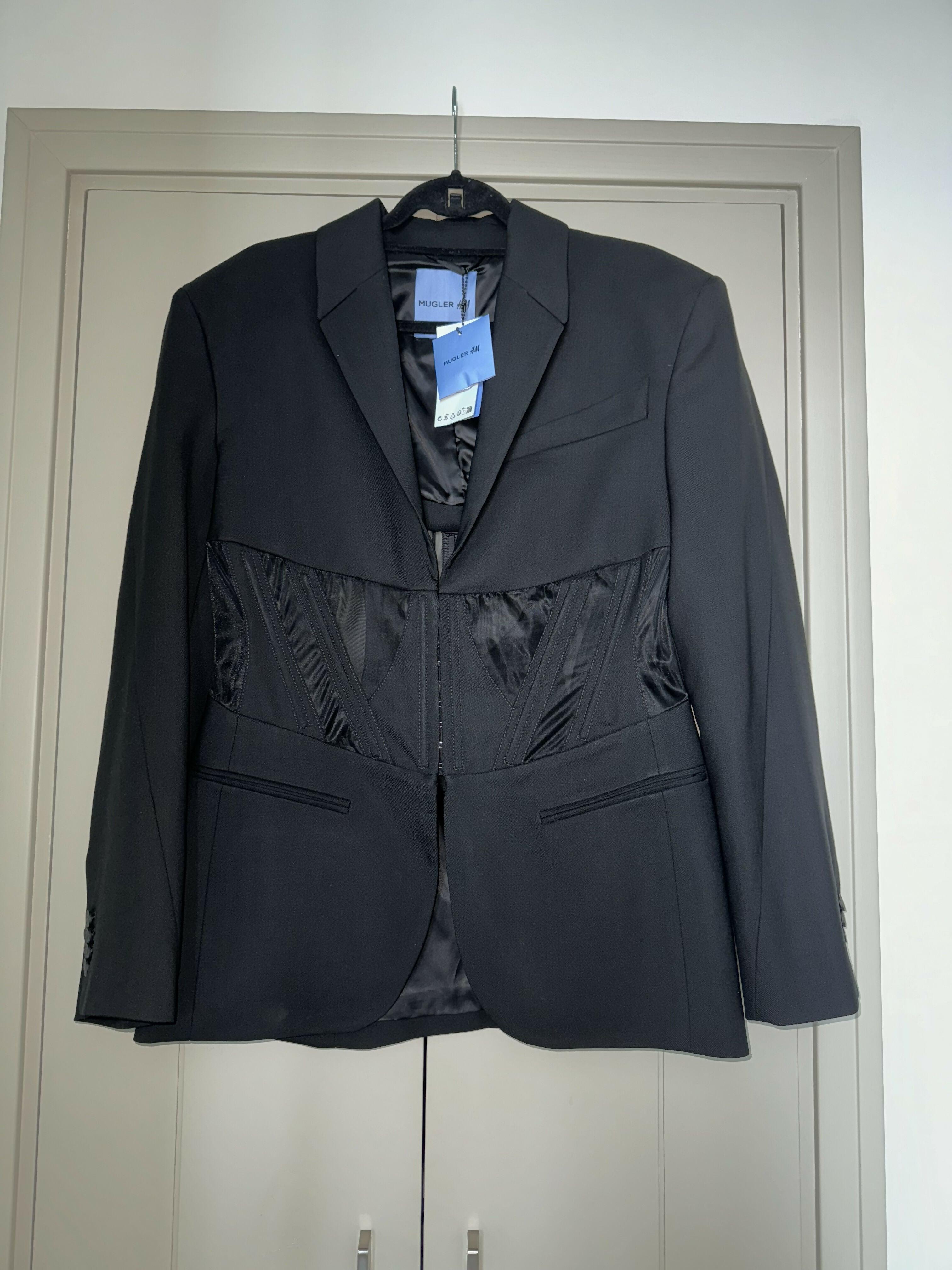 Iconic Single-Breasted Tailored Corseted Blazer - Endless - UAE Rental and Resale for Women's Fashion