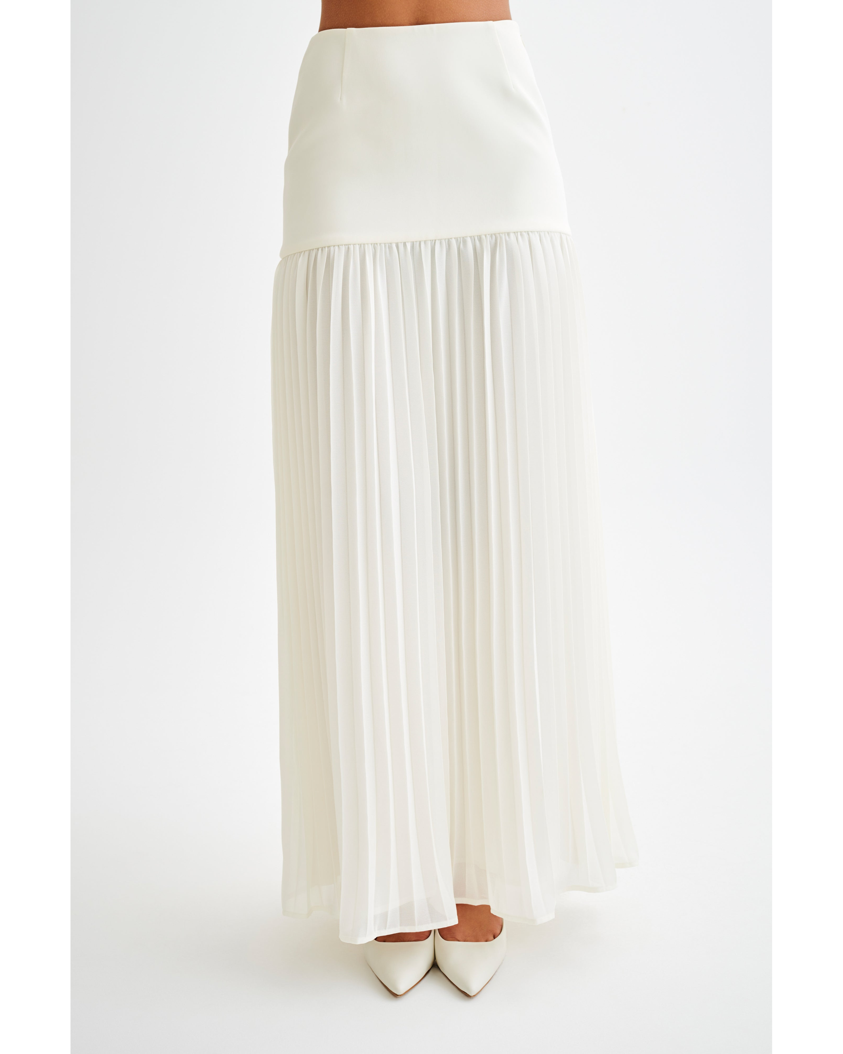 Jillian Pleated Maxi Skirt - Endless - UAE Rental and Resale for Women's Fashion