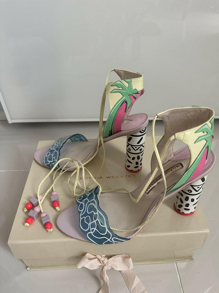 Kali Malibu Sandals - Endless - UAE Rental and Resale for Women's Fashion