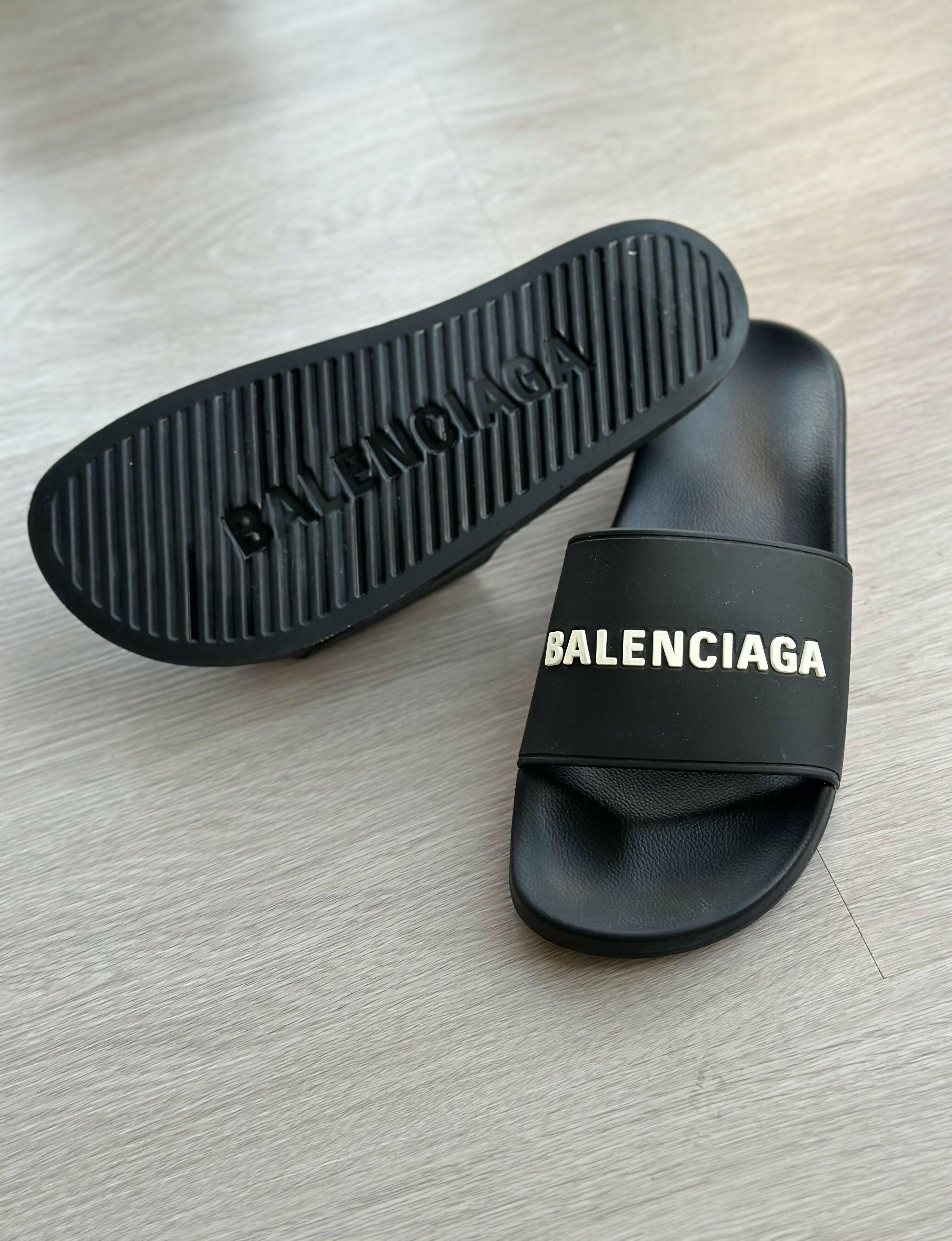 Logo Pool Slides in Black & White - Endless - UAE Rental and Resale for Women's Fashion