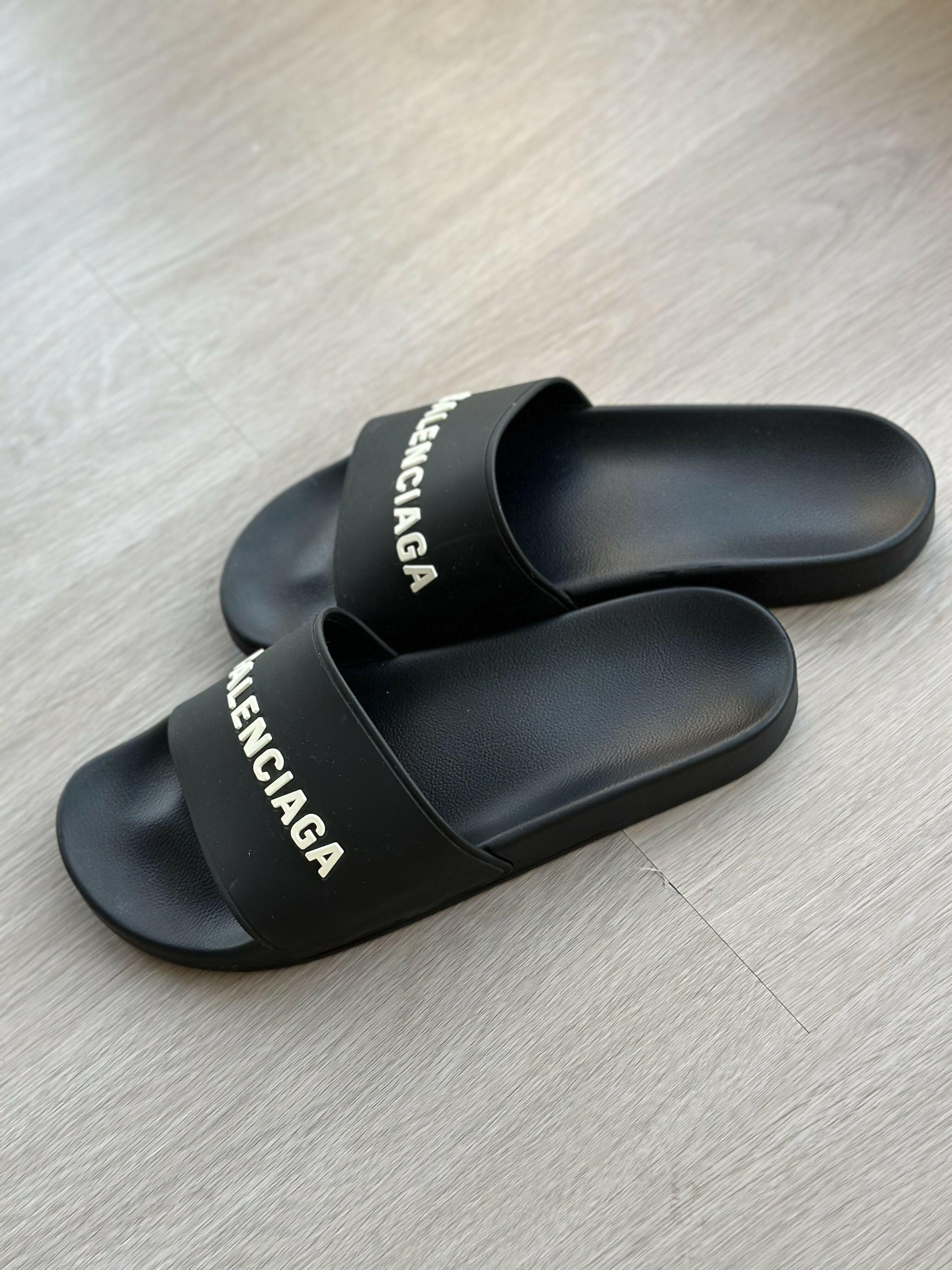 Logo Pool Slides in Black & White - Endless - UAE Rental and Resale for Women's Fashion