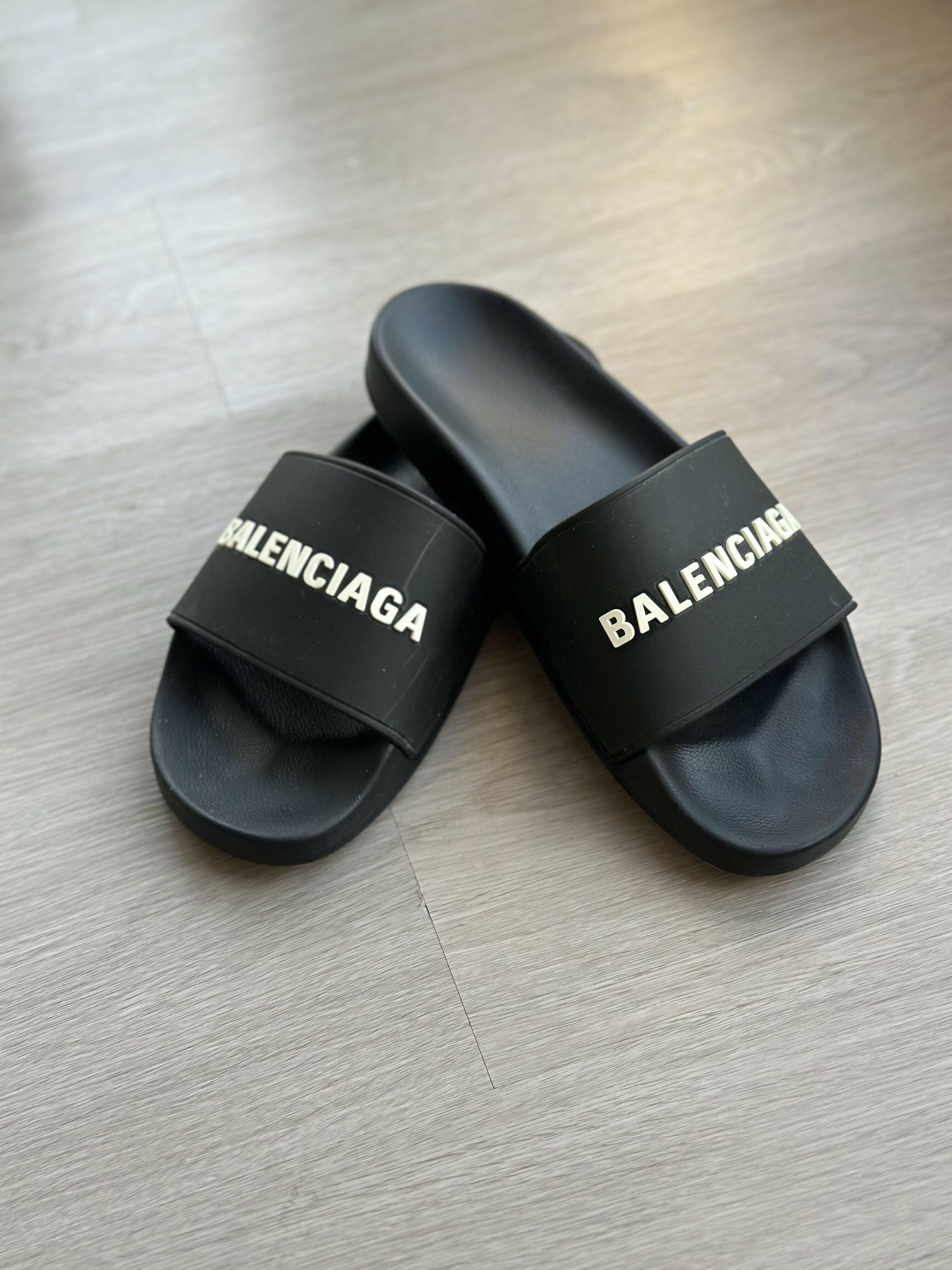 Logo Pool Slides in Black & White - Endless - UAE Rental and Resale for Women's Fashion