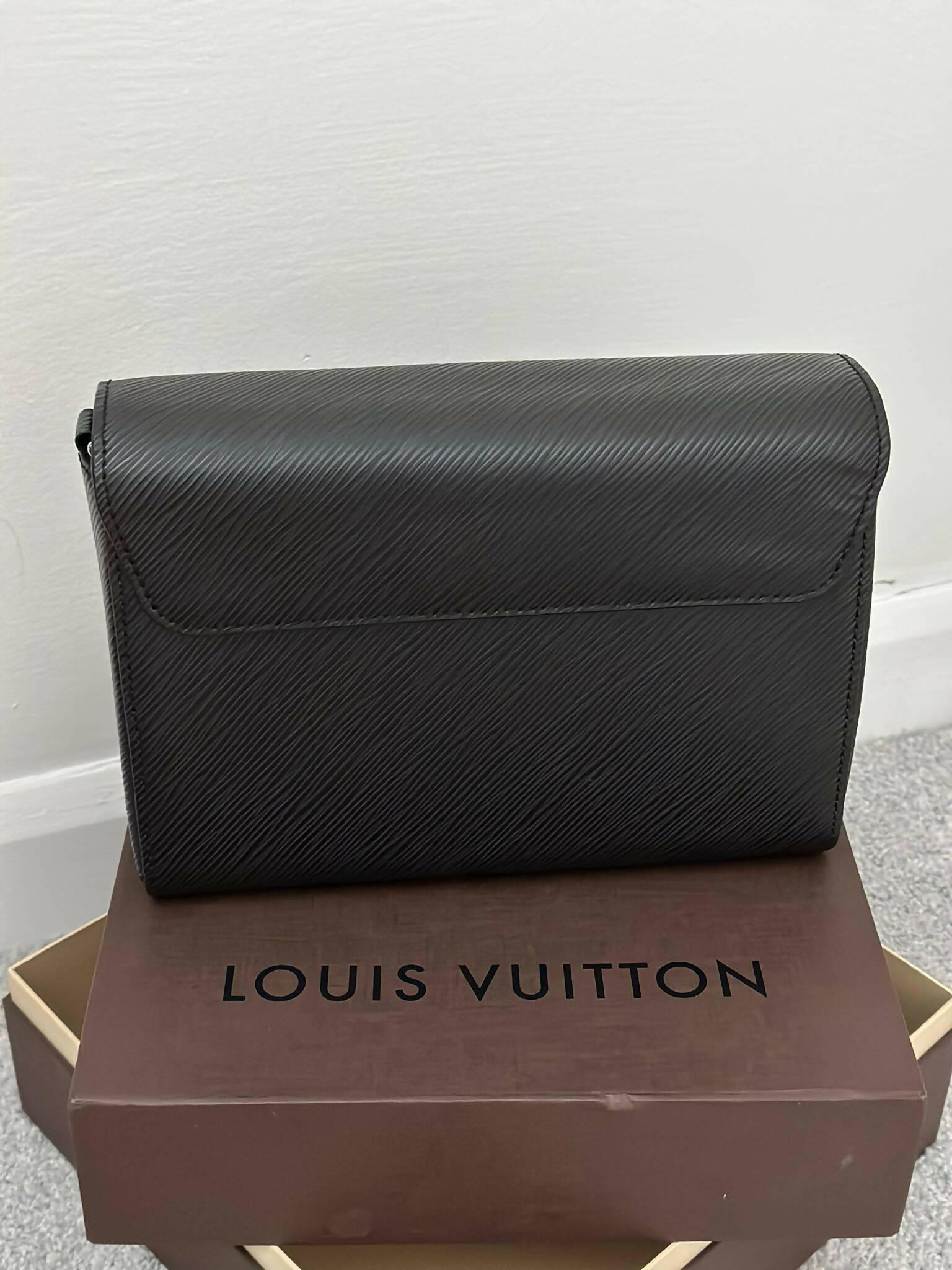 Louis Vuitton Twist MM Bag - LB263