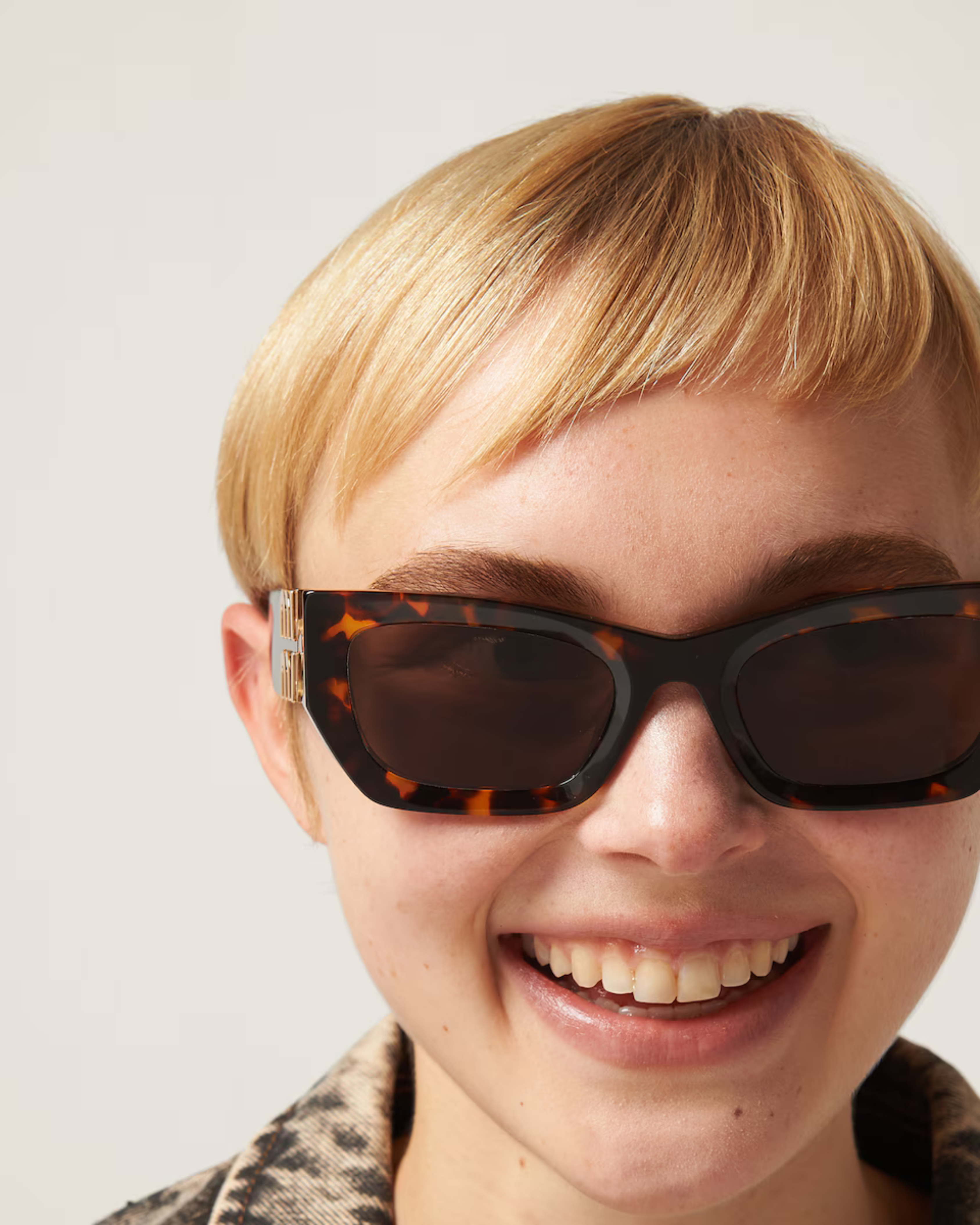 Miu Glimpse Sunglasses - Endless - UAE Rental and Resale for Women's Fashion
