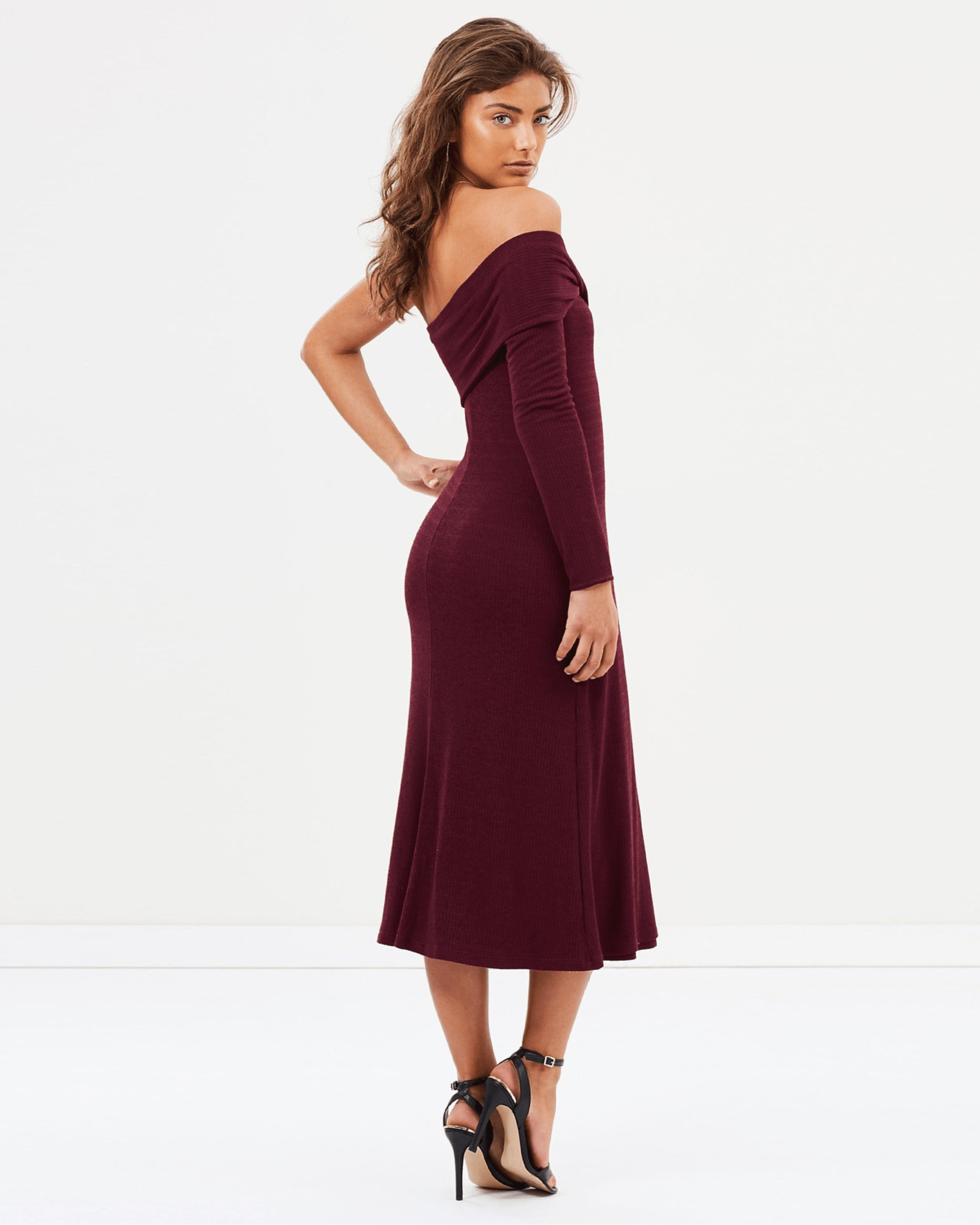 Mystery Asymmetrical Knitted Dress - Endless - UAE Rental and Resale for Women's Fashion