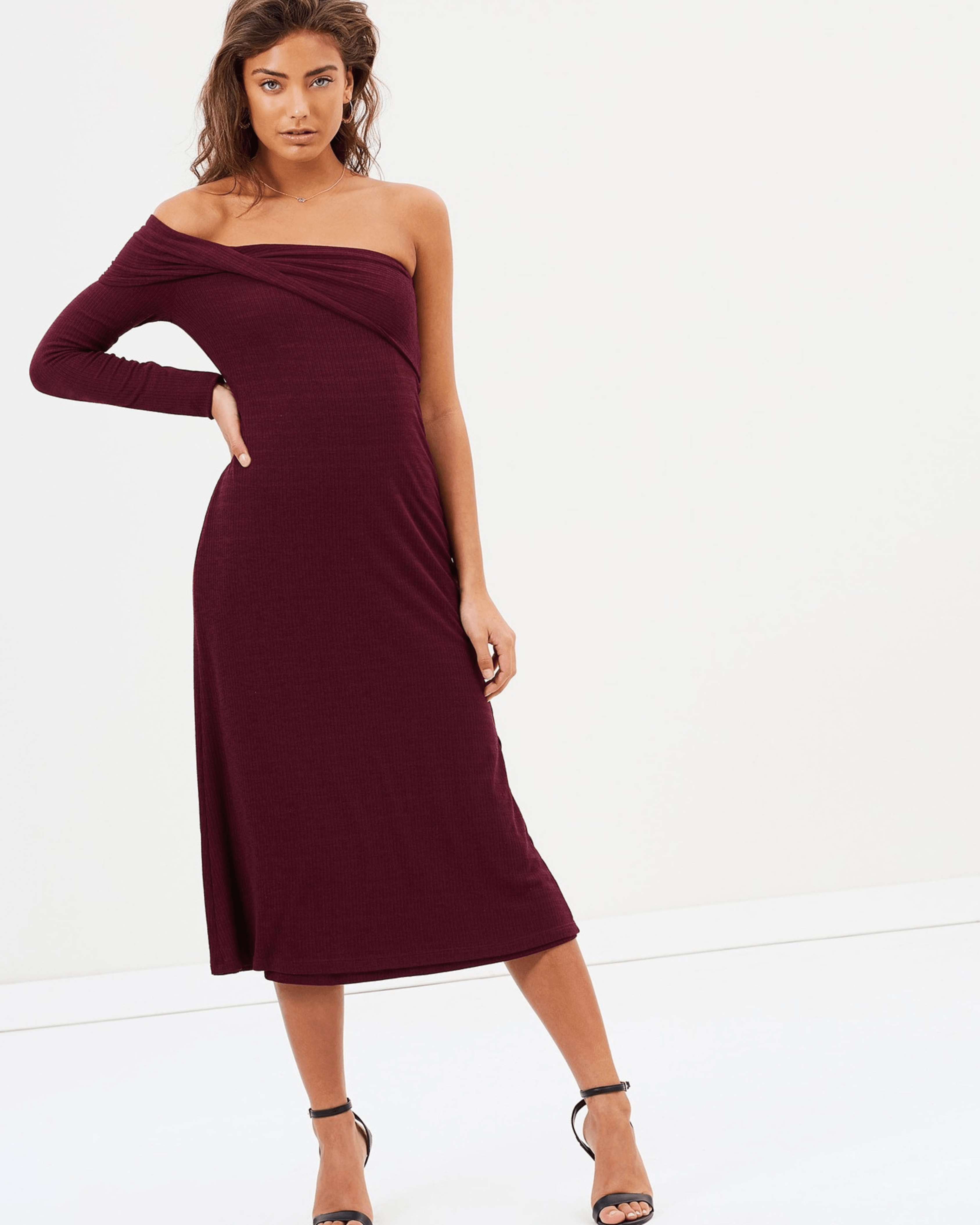 Mystery Asymmetrical Knitted Dress - Endless - UAE Rental and Resale for Women's Fashion