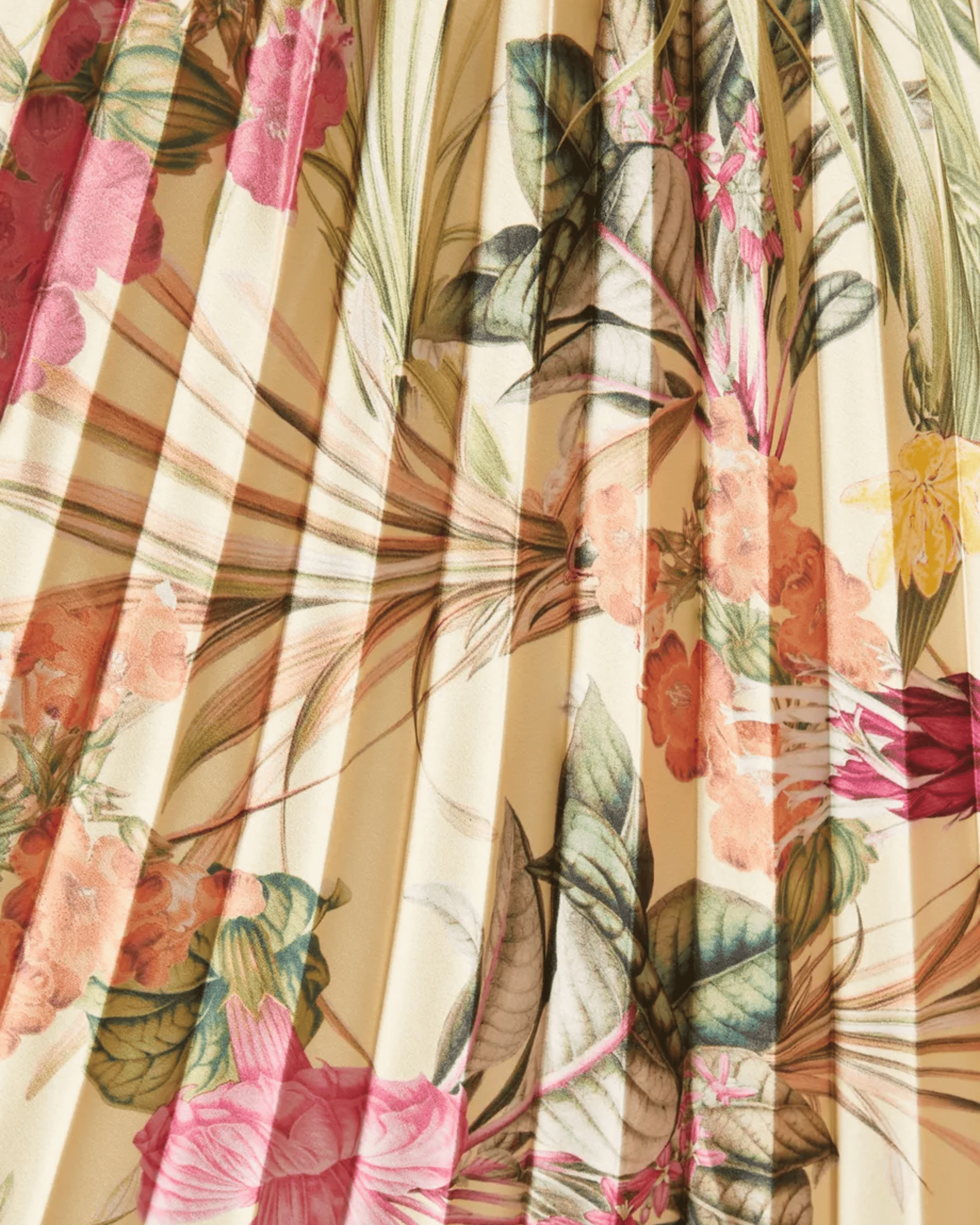 Pixi Maxi Dress - Endless - UAE Rental and Resale for Women's Fashion