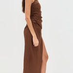Clemente Linen Dress in brown with ruched detailing and high slit — Reformation | Endless UAE