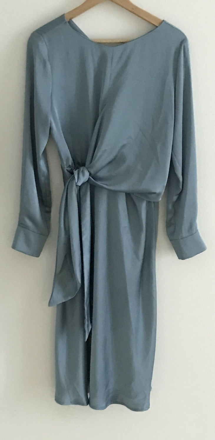 Sion Knotted Midi Dress in Satin - Endless - UAE Rental and Resale for Women's Fashion