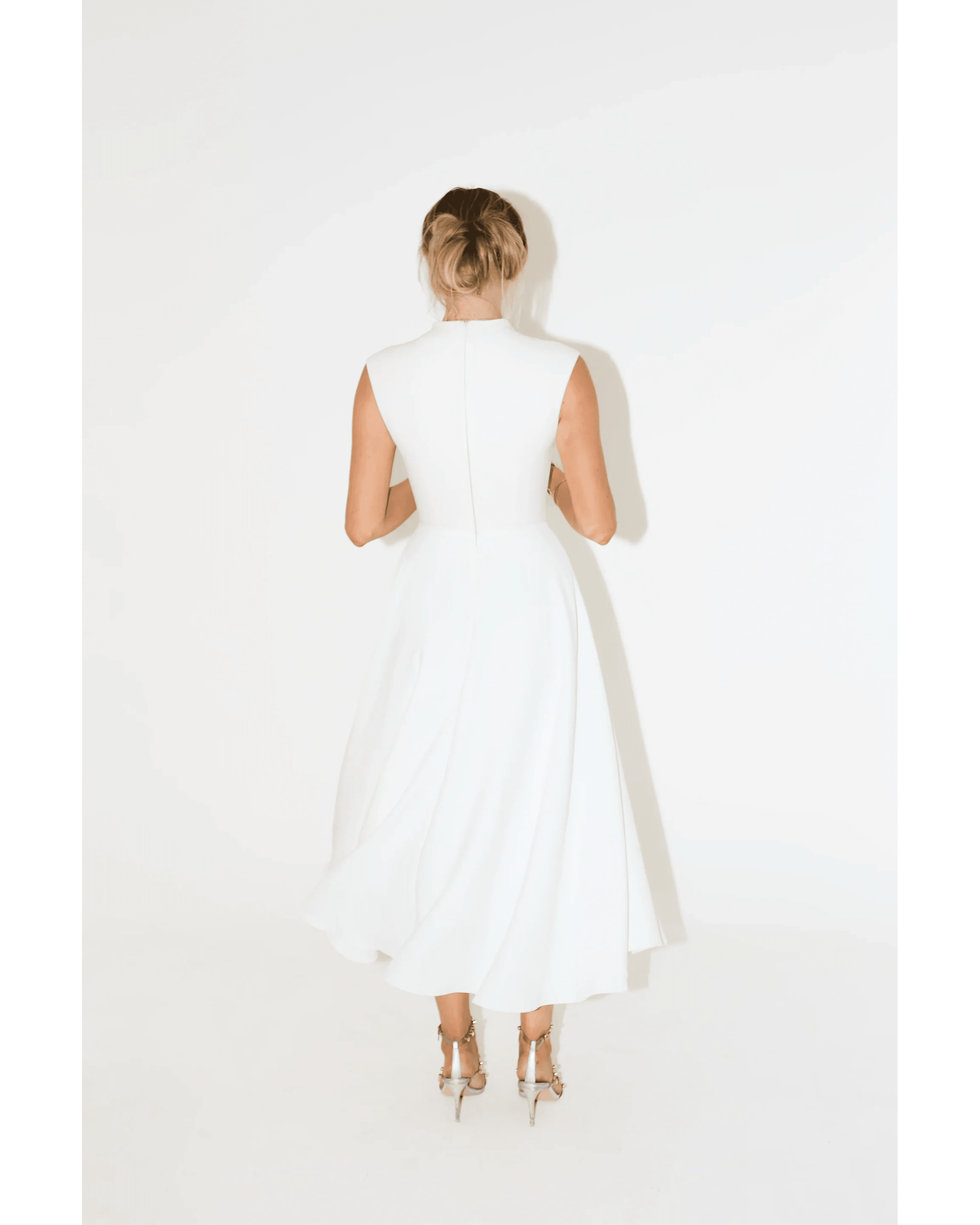 Sleeveless High Waist Midi Dress - Endless - UAE Rental and Resale for Women's Fashion