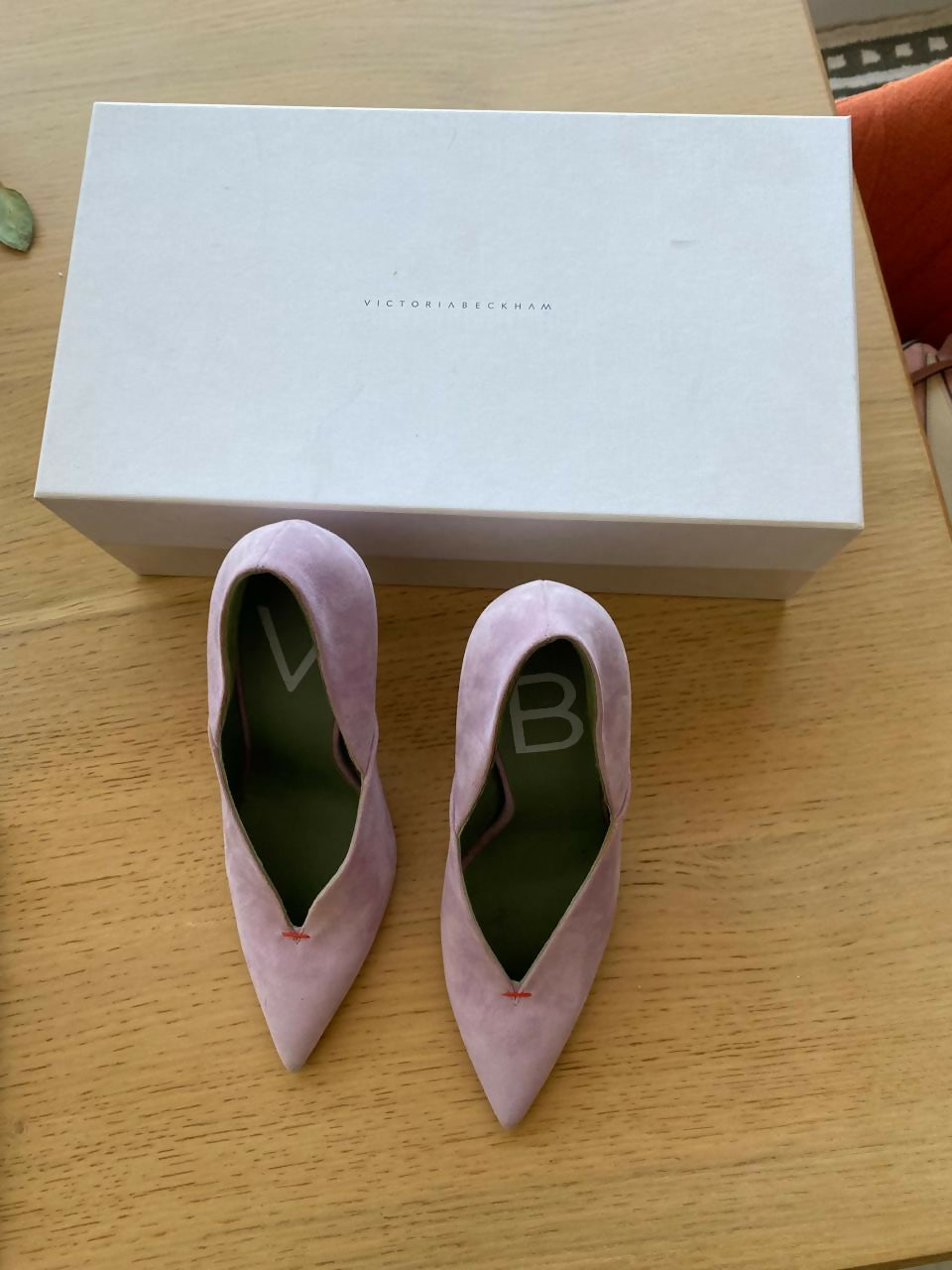 Suede D'Orsay Pumps - Endless - UAE Rental and Resale for Women's Fashion