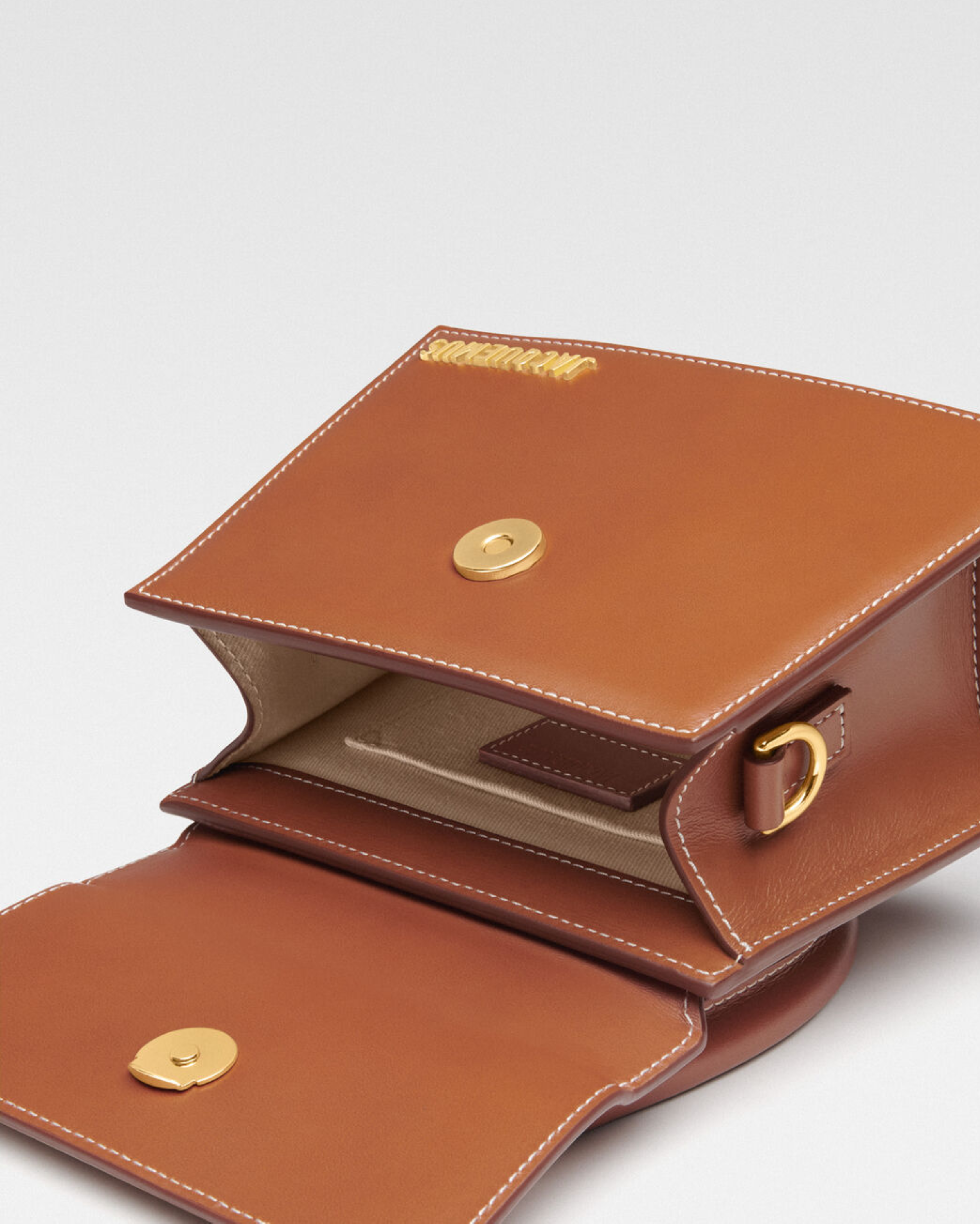 The Medium Chiquito - Endless - UAE Rental and Resale for Women's Fashion