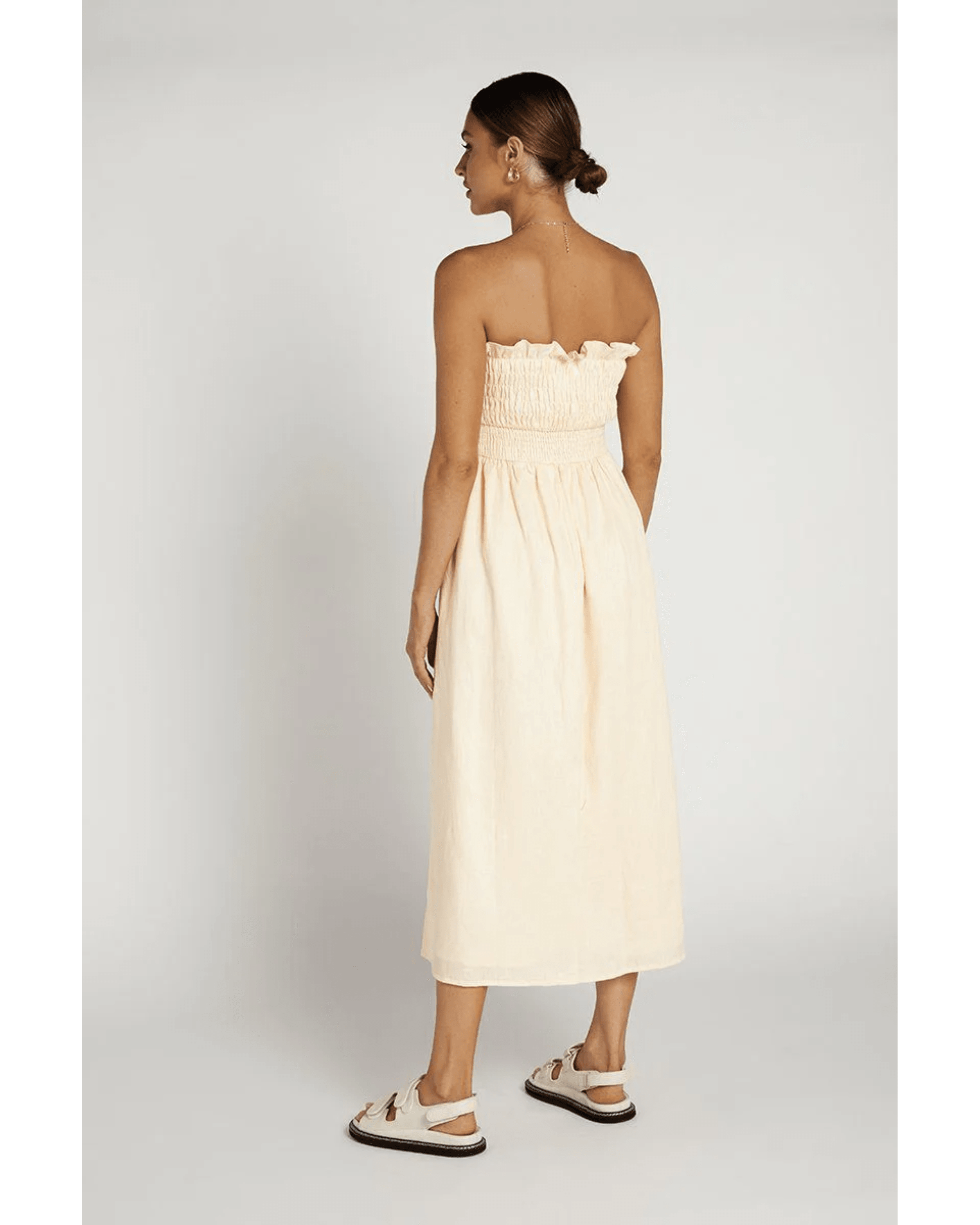 Thea Shirred Linen Midi Dress - Endless - UAE Rental and Resale for Women's Fashion