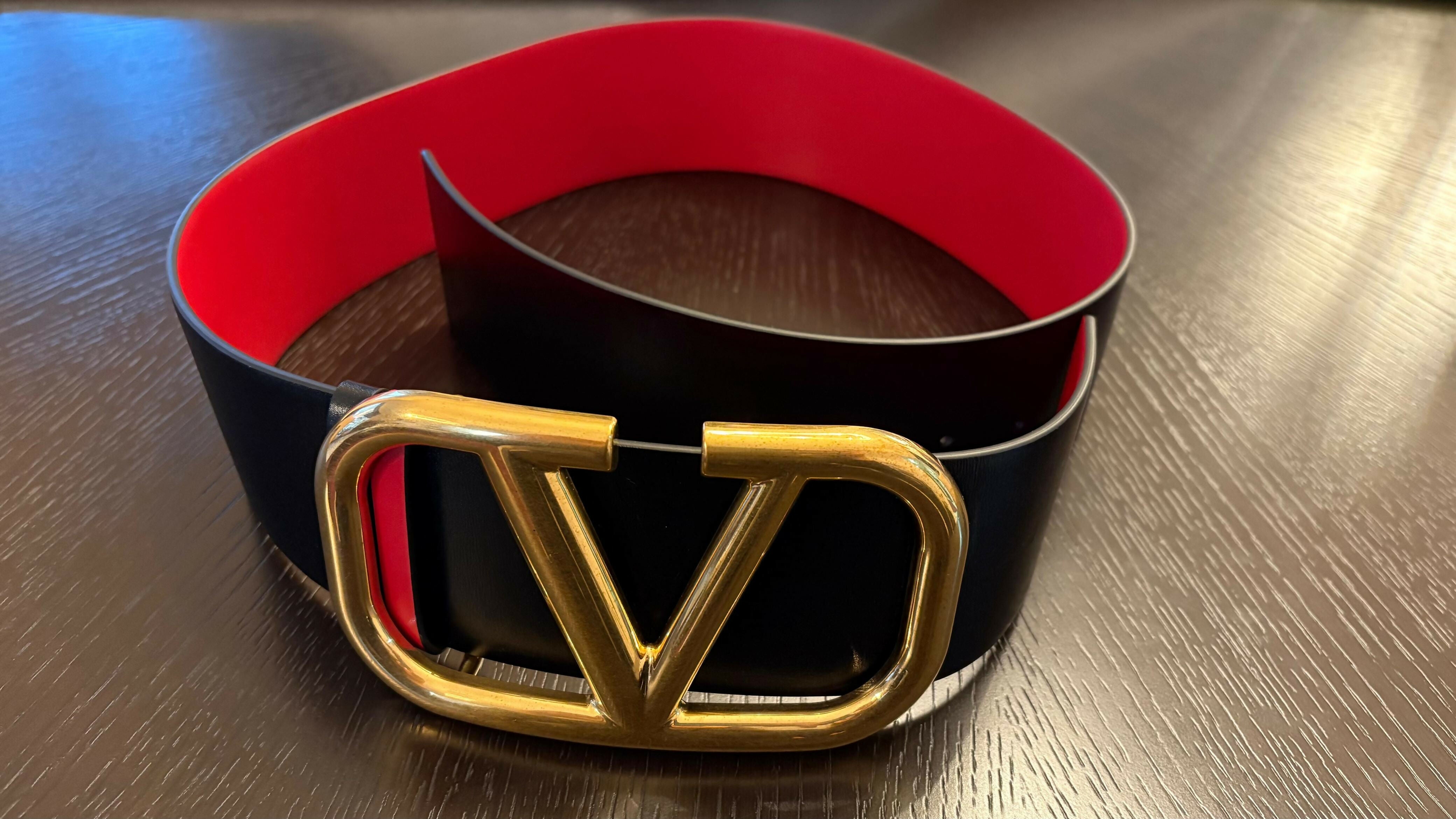VLogo Signature Reversible Leather Belt - Endless - UAE Rental and Resale for Women's Fashion