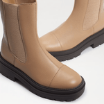 Wellington Lug Sole Chelsea Boot - Endless - UAE Rental and Resale for Women's Fashion
