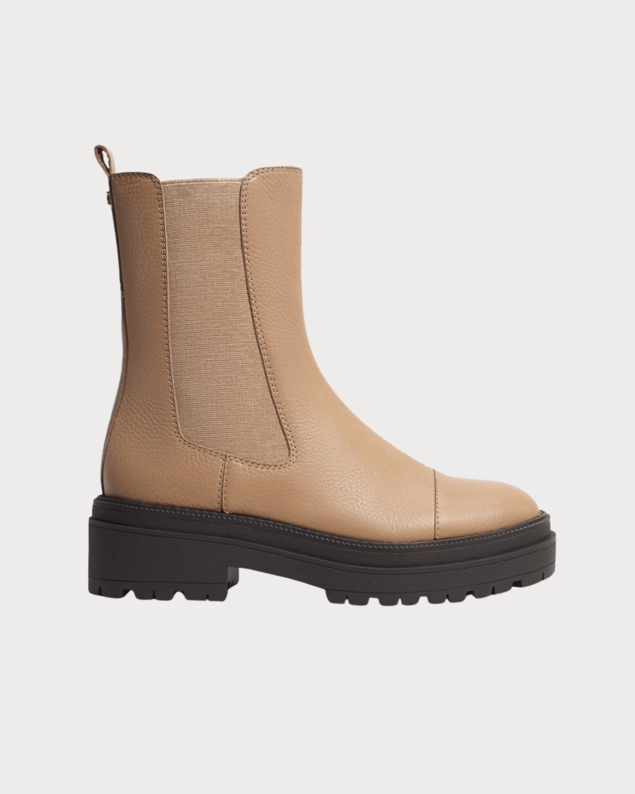 Wellington Lug Sole Chelsea Boot - Endless - UAE Rental and Resale for Women's Fashion