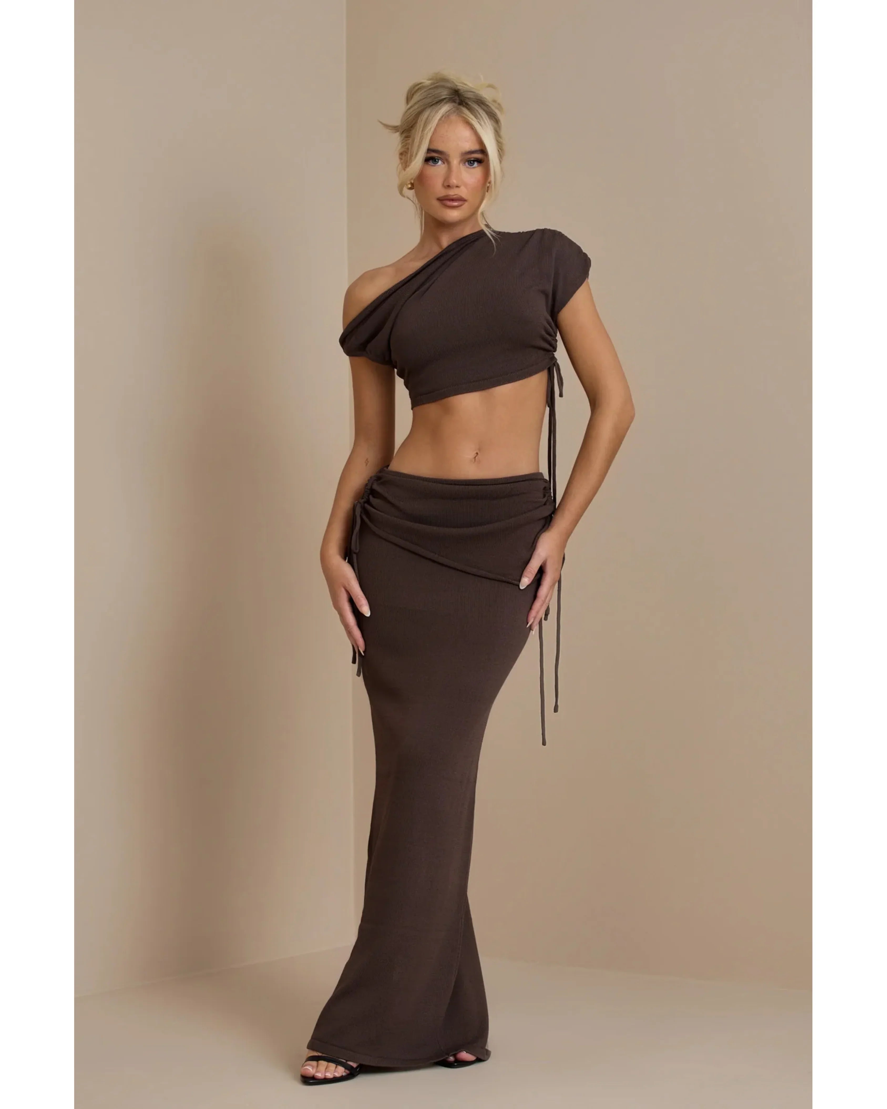 Yris Knitted Co-ord Set - Endless - UAE Rental and Resale for Women's Fashion